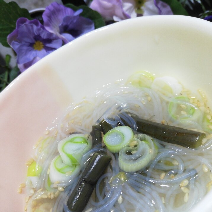 秋田づくし！わらびと春雨のしょっつる汁